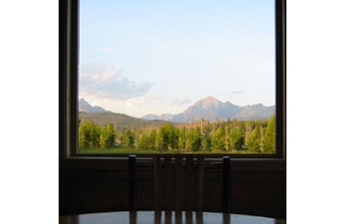 Polebridge Cabin | Charming cabin with Incredible Mountain Views!
