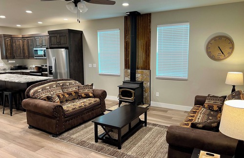 Geneva House | Charming cabin with WiFi - perfect for a cozy getaway