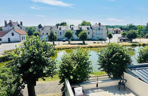Mennetou-sur-Cher House | Charming canal-side house close to Beauval Zoo