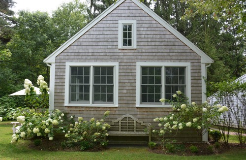 Duxbury Cottage | Charming cape cod cottage on beautiful grounds