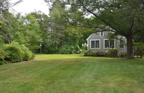 Duxbury Cottage | Charming cape cod cottage on beautiful grounds