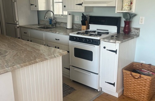 Mashpee Cottage | Charming Cape Cod Getaway - Private Beach Cottage