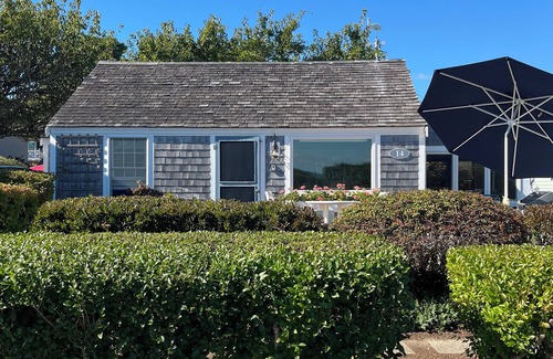 Mashpee Cottage | Charming Cape Cod Getaway - Private Beach Cottage