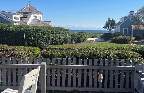 Mashpee Cottage | Charming Cape Cod Getaway - Private Beach Cottage