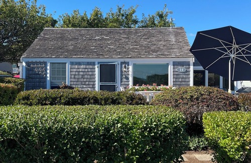 Mashpee Cottage | Charming Cape Cod Getaway - Private Beach Cottage