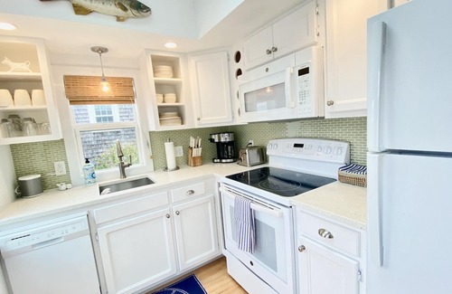 Dennis Port Cottage | Charming Cape Escape: Steps to the Beach, Large Deck, 2 Bikes & Outdoor Shower!