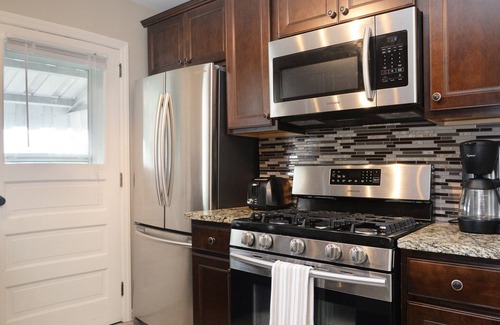 Carnegie House | Charming Carnegie Cottage 15 Minutes from Airport & Downtown