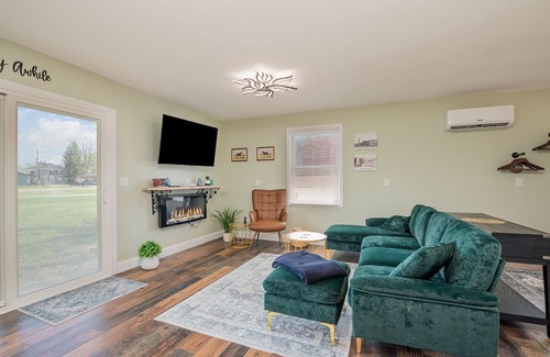 Warsaw Cottage | Charming Carriage House near the river and Ark Encounter