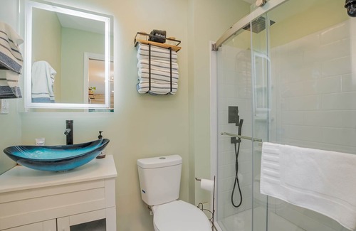 Warsaw Cottage | Charming Carriage House near the river and Ark Encounter