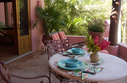 San Francisco Cottage | Charming Casita right by the jungle and one block to the beach