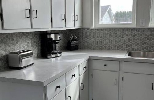 Ashland House | Charming Century House - Next Door to Ashland University