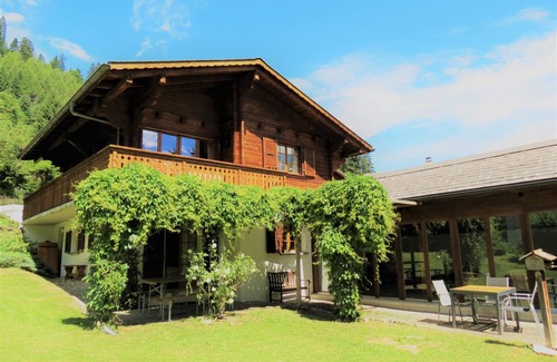 Moleson Ski Chalet | Charming Chalet | Private Indoor Pool & Sauna | Alpine Location | sleeps up to 9