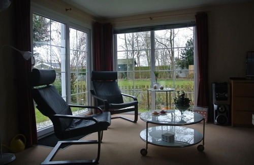 Goedereede Ski Chalet | Charming Chalet in Goedereede with Open Area