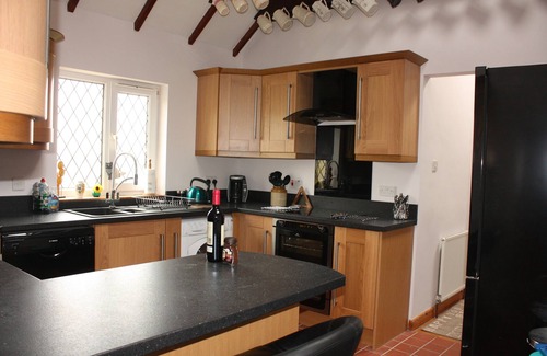 Pendine House | CHARMING CHARACTER COTTAGE WITH PANORAMIC VIEWS AND BEACH ACCESS 2 MIN WALK