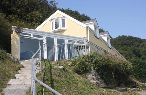 Pendine House | CHARMING CHARACTER COTTAGE WITH PANORAMIC VIEWS AND BEACH ACCESS 2 MIN WALK