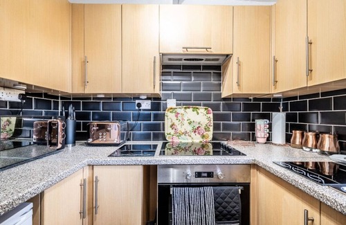 Exeter House | Charming character lodge in cemetery grounds