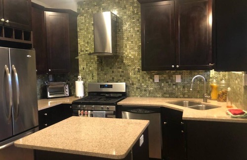 Avondale Apartment | Charming Chi-town 2-bedroom apartment