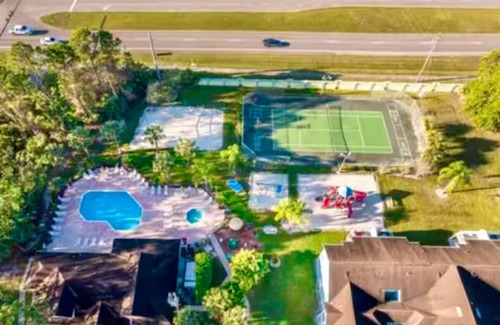 Kissimmee Condo | Charming Christmas Themed Condo in Kissimmee Fl