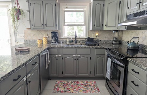 Mashpee House | Charming Classic Cape Cod Home steps away from John's Pond