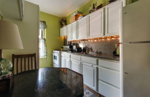 Bay Ridge Apartment | Charming, Classic-Pre-War, 1-BRM, parking: 20 min - NYC, Brooklyn