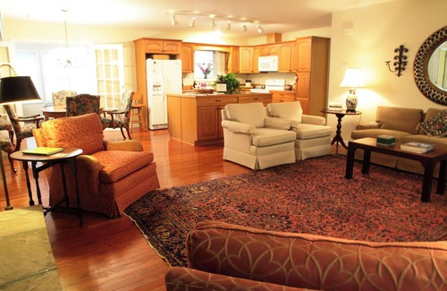 Horse Shoe House | Charming, Clean & Comfortable 2-bedroom home in scenic Mills River!