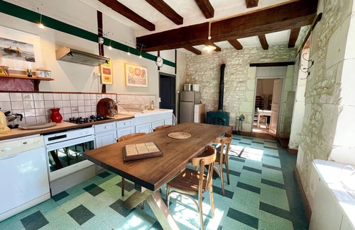 Verneuil-le-Chateau Cottage | Charming cottage in Touraine with fireplace