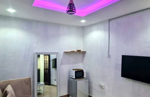 Somolu Apartment | Charming Coastal Chic 1-bedroom apartment with WiFi, AC in Lagos