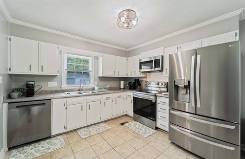 Westgate House | Charming Coastal Getaway! Minutes from Camp Lejeune,coastal beaches & downtown!