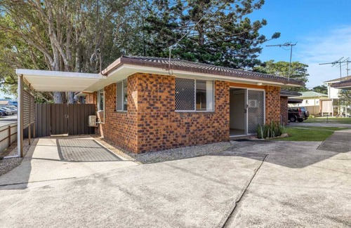 Urunga House | Charming Coastal Retreat: Modern Unit in Urunga with Easy Lido & beach Access