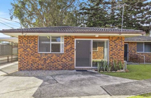 Urunga House | Charming Coastal Retreat: Modern Unit in Urunga with Easy Lido & beach Access