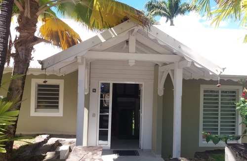 Fort-de-France Villa | Charming, comfortable and well-equipped villa terrace overlooking tropical garden