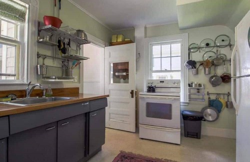 Wiscasset House | Charming, Comfortable and Convenient, near everything midcoast has to offer
