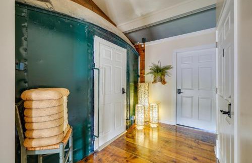 Duenweg Apartment | Charming Converted Railcar Studio in Joplin!