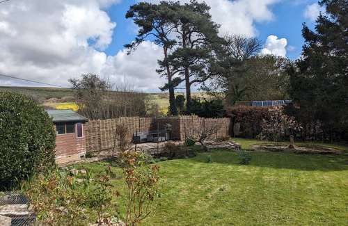 Corfe Castle Village Cottage | Charming Corfe Castle Escape with Steam Train Views