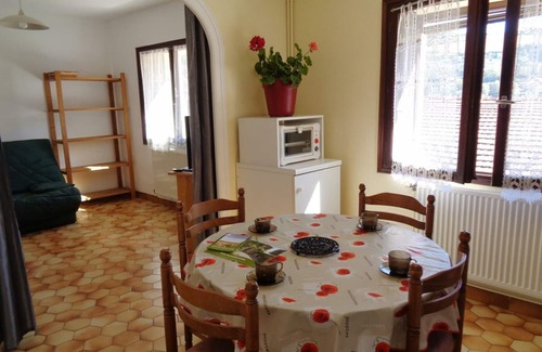 La Valla-en-Gier Cottage | Charming Cottage Near Pilat Park with Modern Comforts and Pet-Friendly