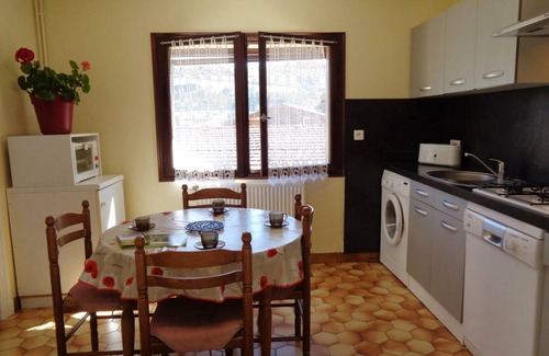 La Valla-en-Gier Cottage | Charming Cottage Near Pilat Park with Modern Comforts and Pet-Friendly