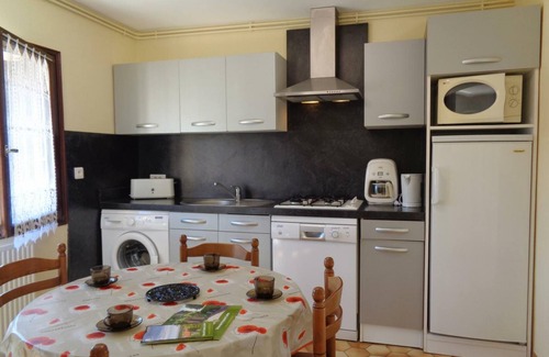 La Valla-en-Gier Cottage | Charming Cottage Near Pilat Park with Modern Comforts and Pet-Friendly