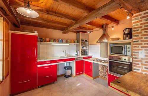Vitry-aux-Loges Cottage | Charming Cottage with Sauna, Fireplace, and Countryside Views in Loiret
