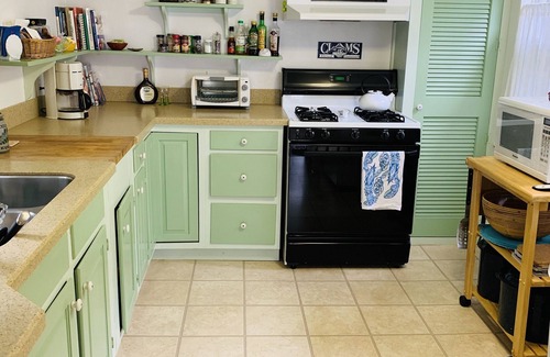 Camden House | Charming Cottage a Stroll to Camden Harbor-new OPENING in Sept.!