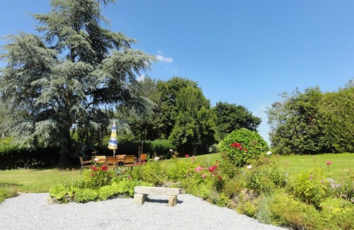 Quibou Cottage | Charming Cottage: Fireplace, Baby Gear, WiFi, Garden, BBQ, Near Saint-Lô and Coutances