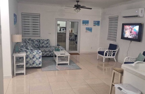 George Town Cottage | Charming cottage in Exuma for a relaxing getaway. Come and enjoy Hideaway Cove