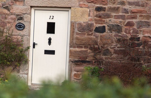 Bamburgh Cottage | Charming Cottage in Prime Position with Castle Views, 12 The Wynding