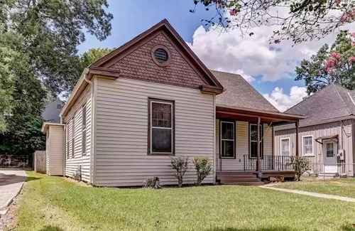 Vicksburg Cottage | Charming cottage in the heart of the city!