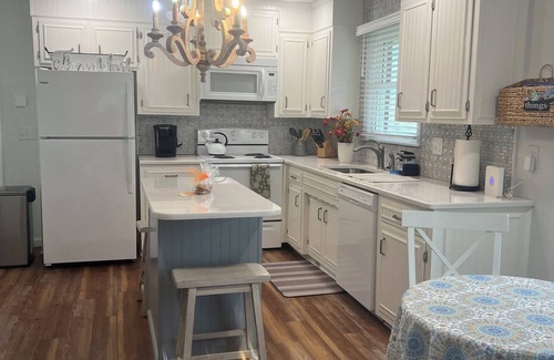 Cookeville House | Charming cottage, minutes from Cummins Falls and downtown Cookeville, TN.