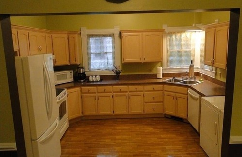 Manhattan Cottage | Charming Cottage-Modern Amenities-Quiet Downtown Neighborhood
