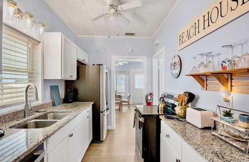 Anna Maria House | Charming Cottage Near Bay and Beach