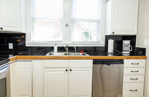 Opelika Cottage | Charming cottage near downtown Opelika!