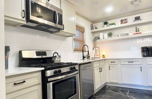 Edmond House | Charming Cottage Near UCO, Edmond