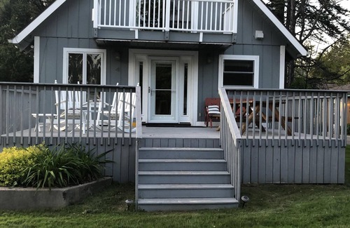Oden Cottage | Charming cottage on Crooked Lake - the ideal retreat for families & friends!