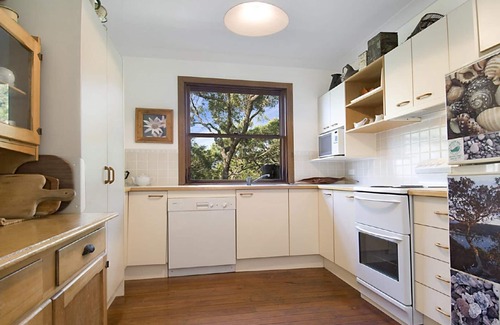 Hardys Bay House | 'Charming Cottage Retreat' by Accom Holidays